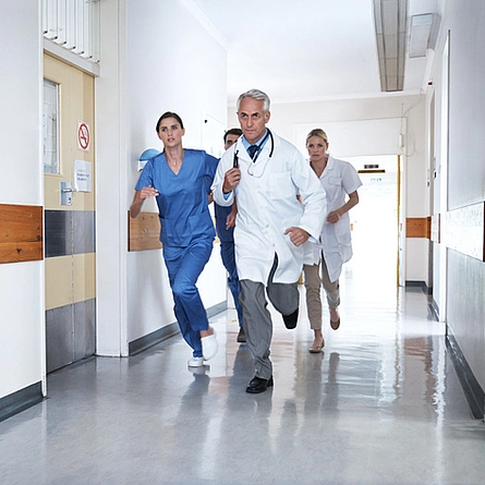 Krankenhausflur mit Linoleum, Kautschuk verlegt - Krankenhausflur mit Linoleum, Kautschuk verlegt